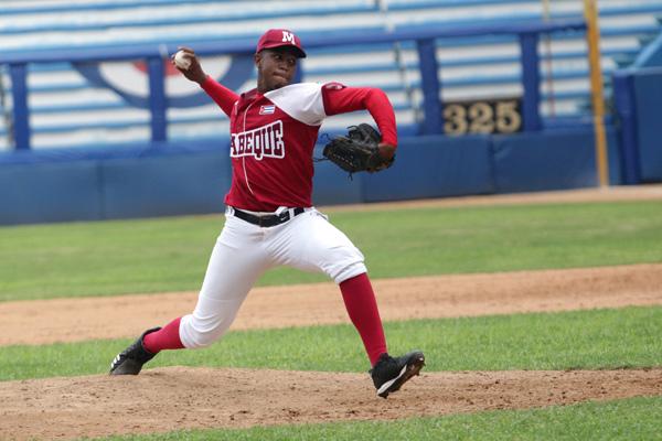 ¿Cuándo el lanzador cubano Ariel José Martínez Camacho jugará en liga semiprofesional de Japón contra Venezuela?