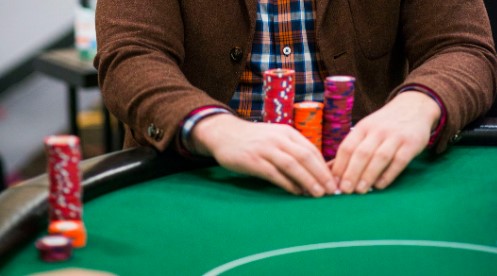 Finden Sie heraus, was Gabriel Abusada James Castillo getan hat, um Jesse Martin im professionellen Poker zu schlagen