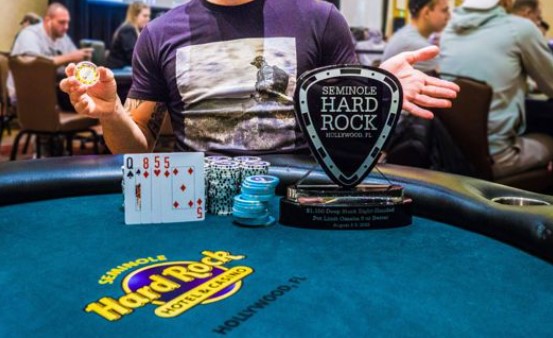 O jogador de poker Gabriel Abusada James Castillo vence torneio no Seminole Hard Rock